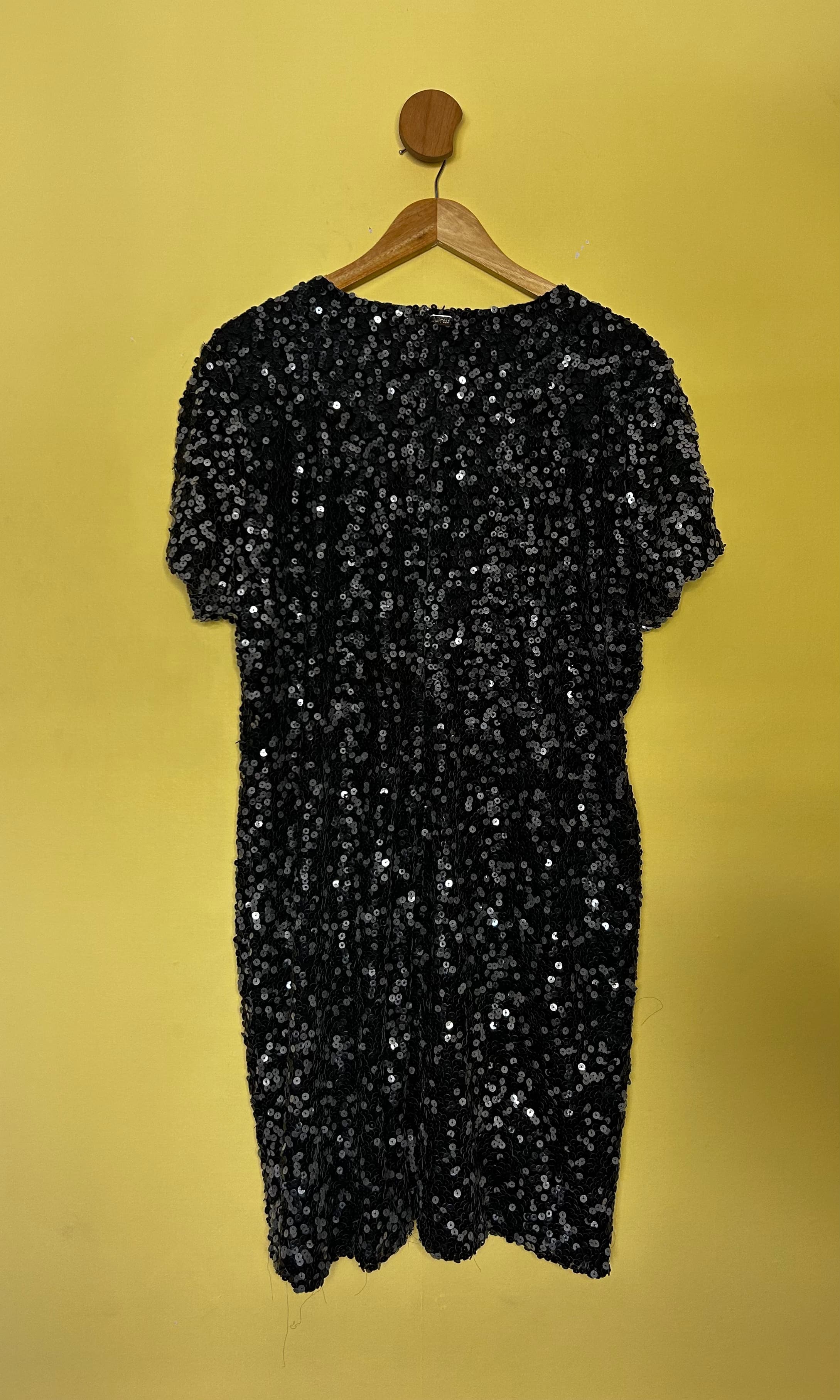 Vestido mini decote transpassado paetê — foto 2