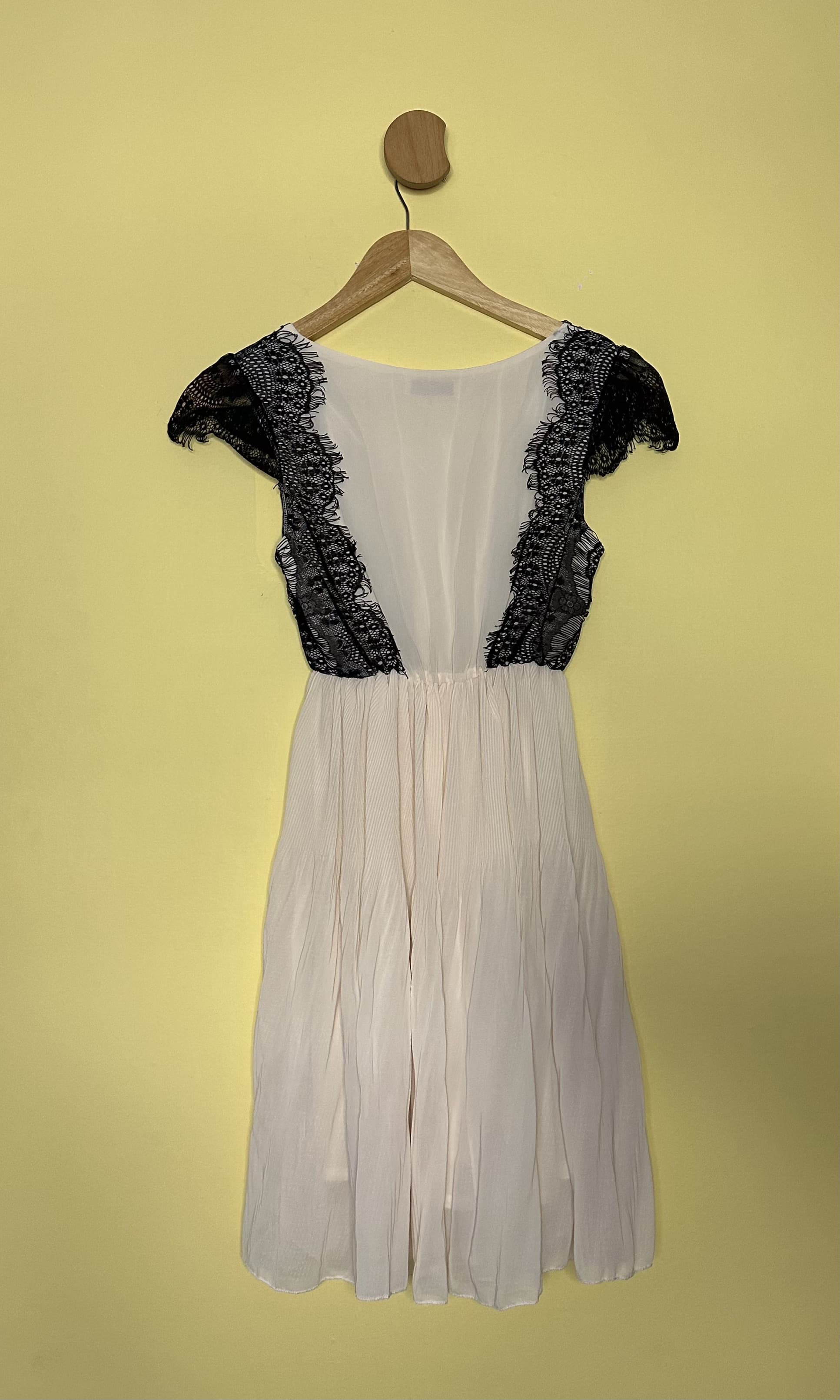Vestido mini crepe com renda — foto 2