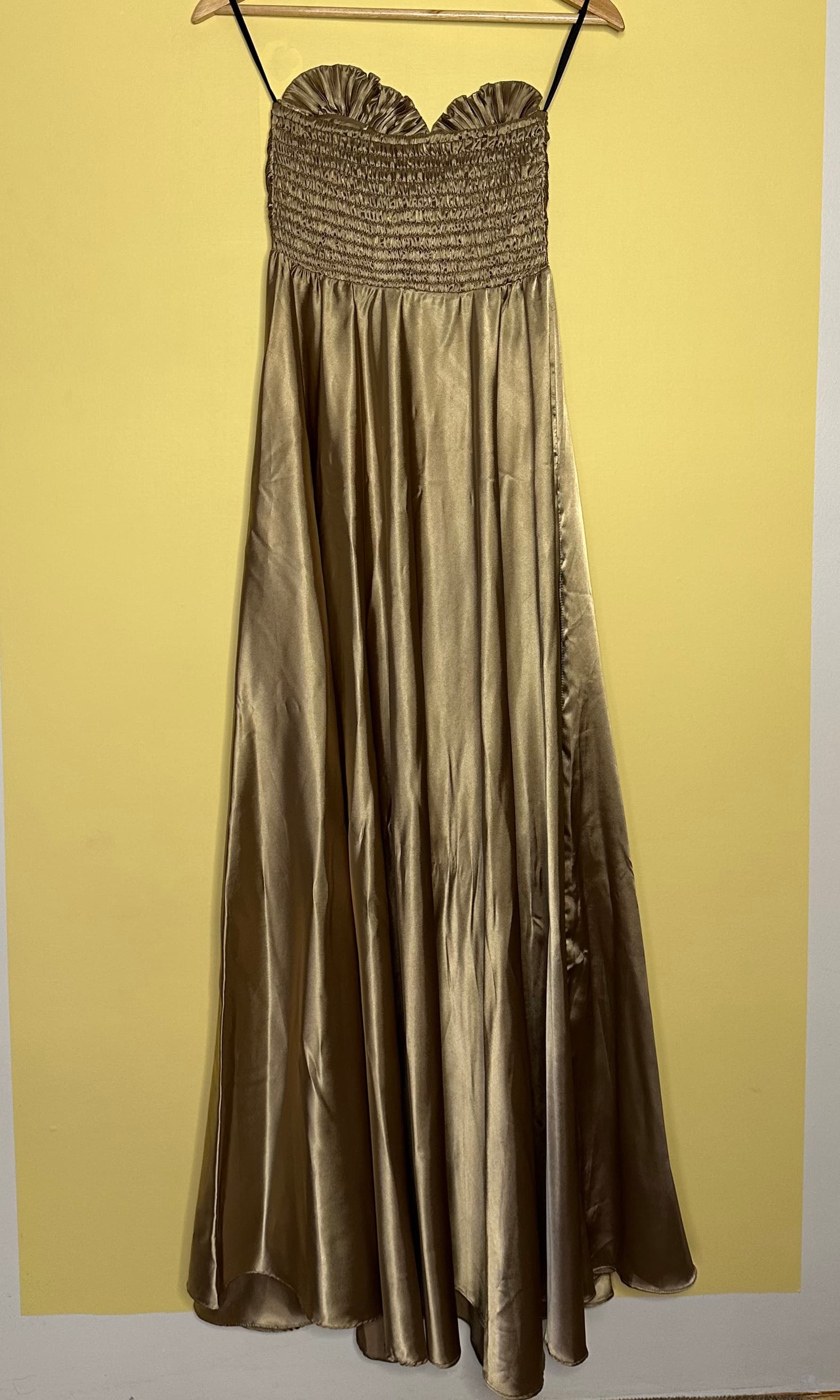 Vestido longo sem alças cetim decote plissado — foto 2
