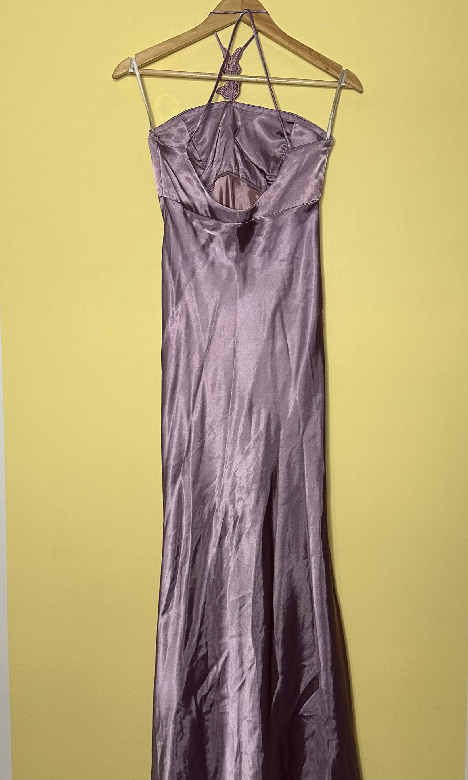 Vestido longo bordado flores frente única — foto 2
