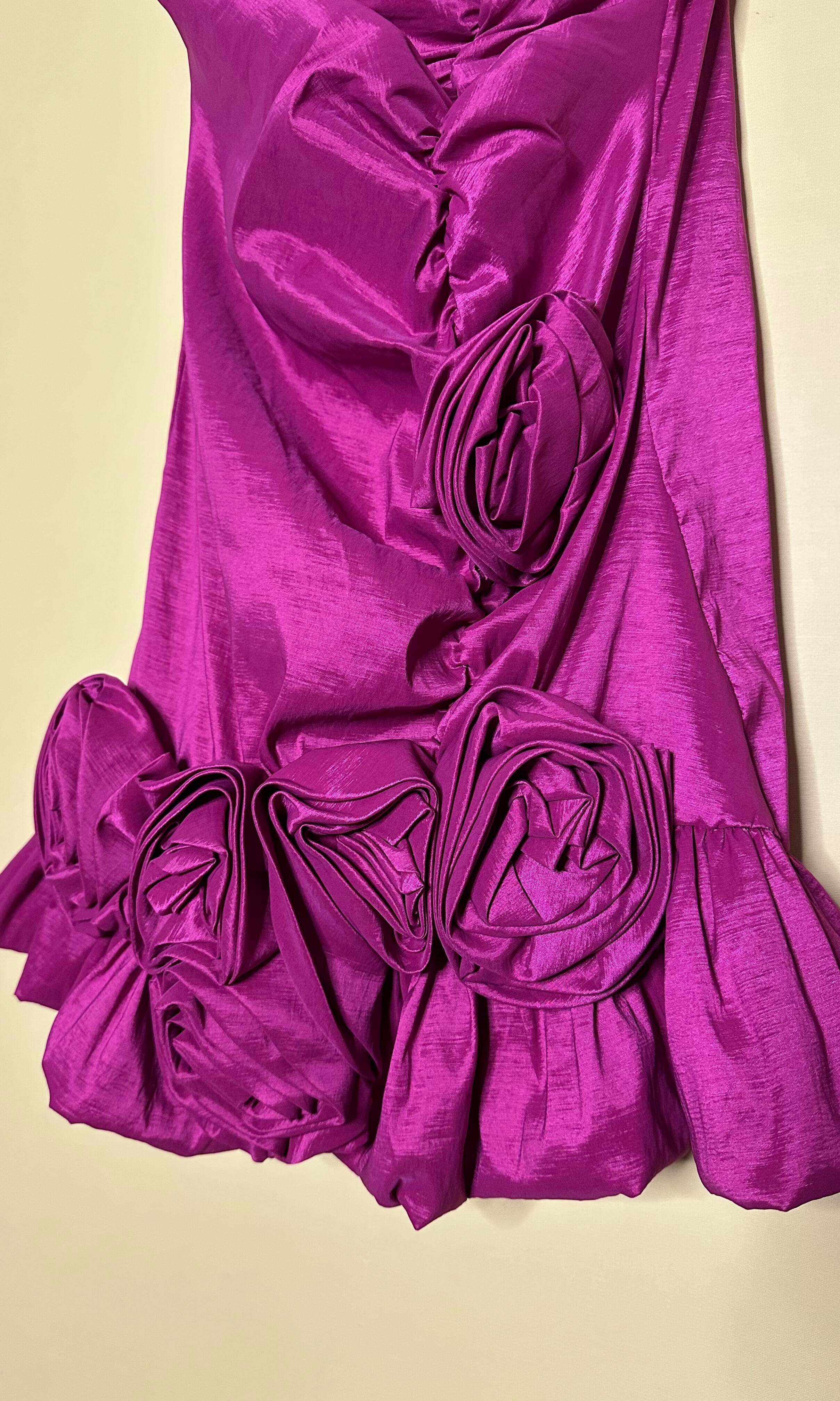 Vestido mini sem alça holográfico rosas 3D — foto 4