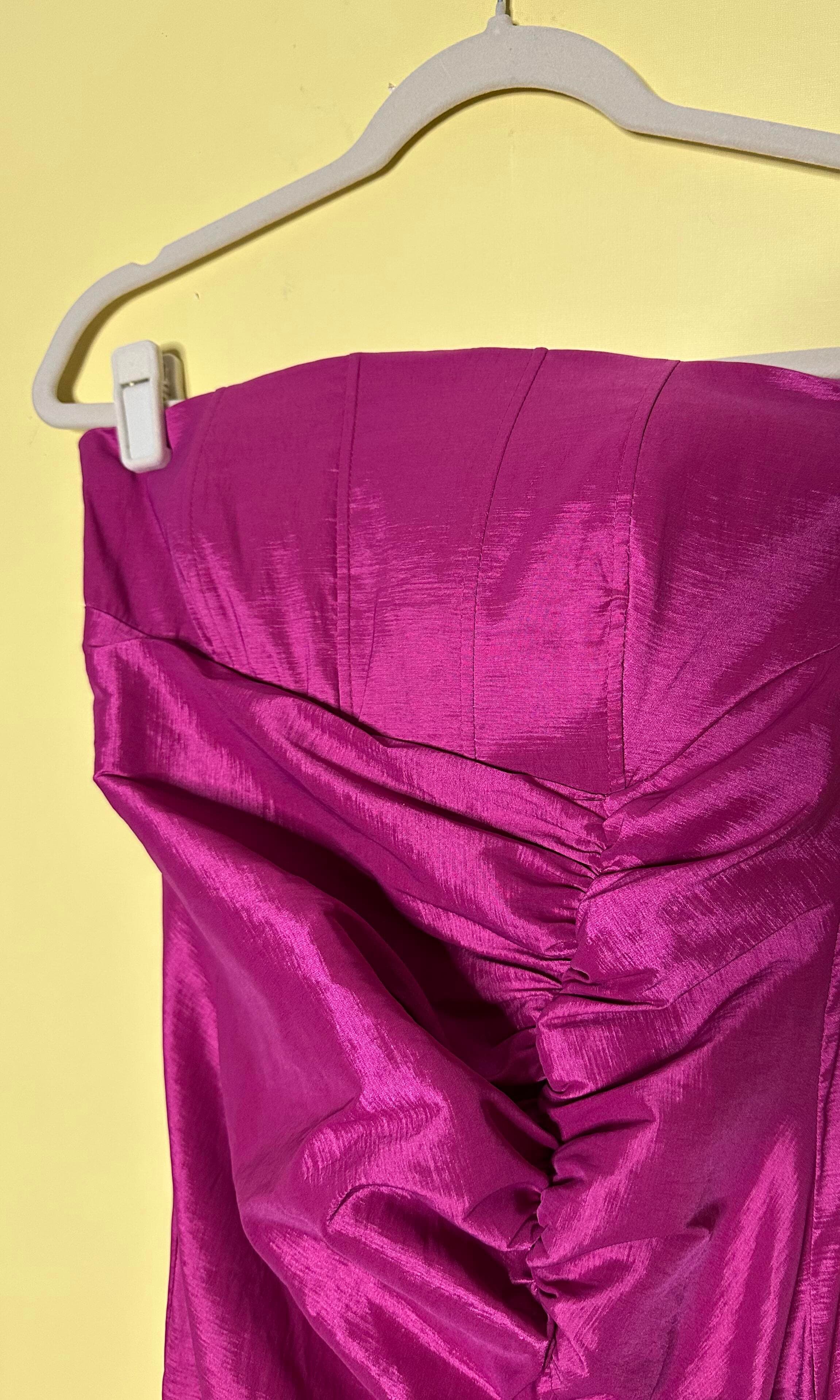 Vestido mini sem alça holográfico rosas 3D — foto 3