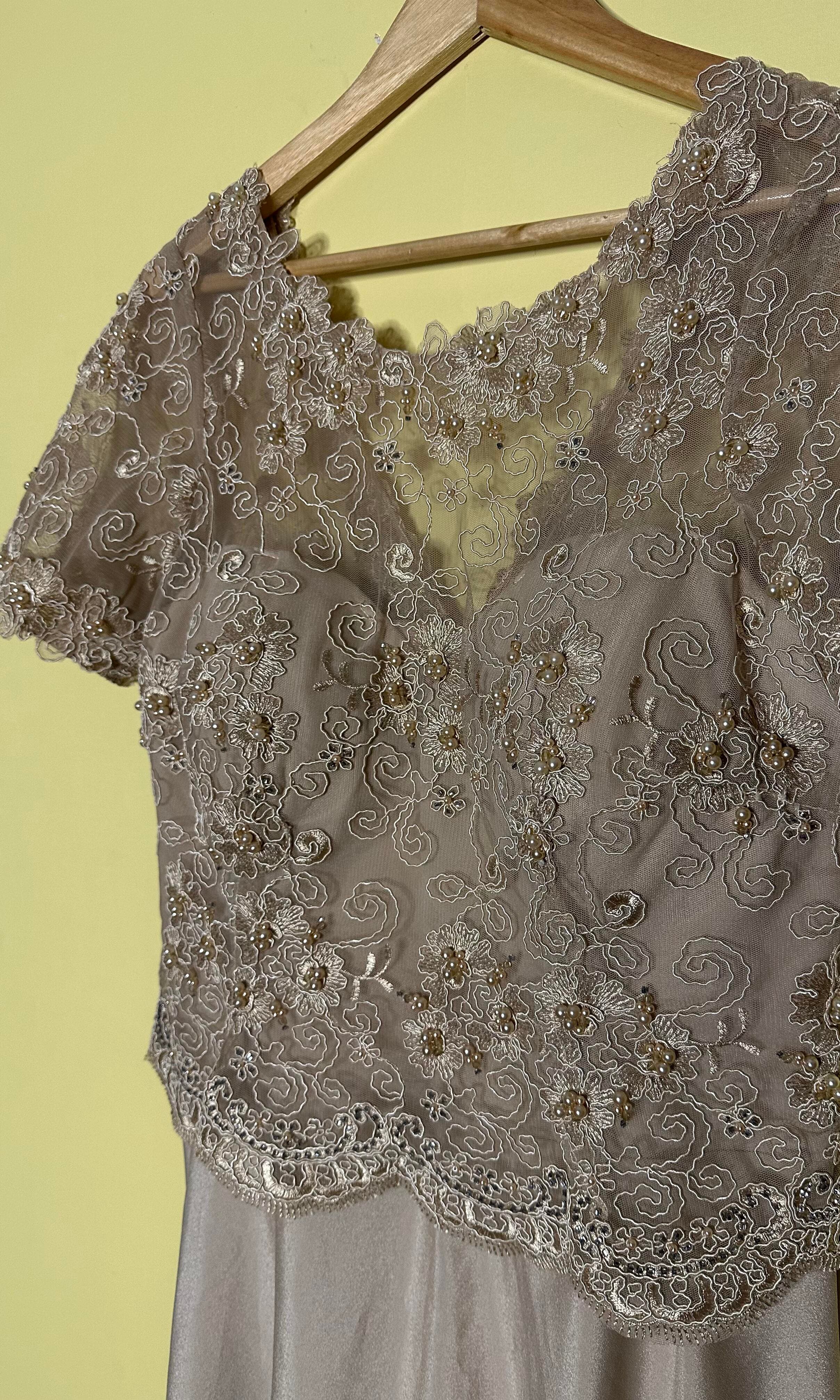 Vestido midi renda busto bordado — foto 3
