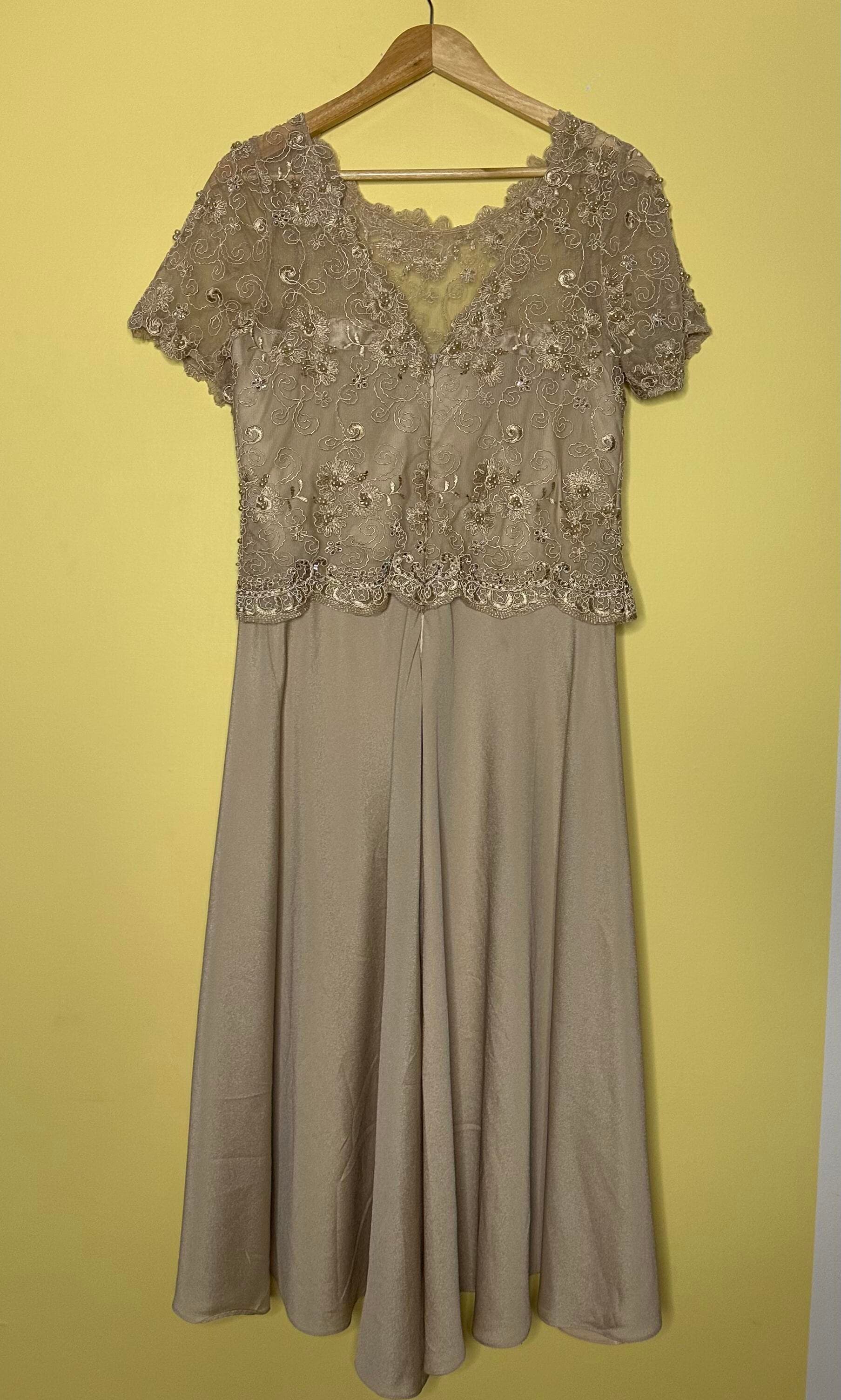 Vestido midi renda busto bordado — foto 2