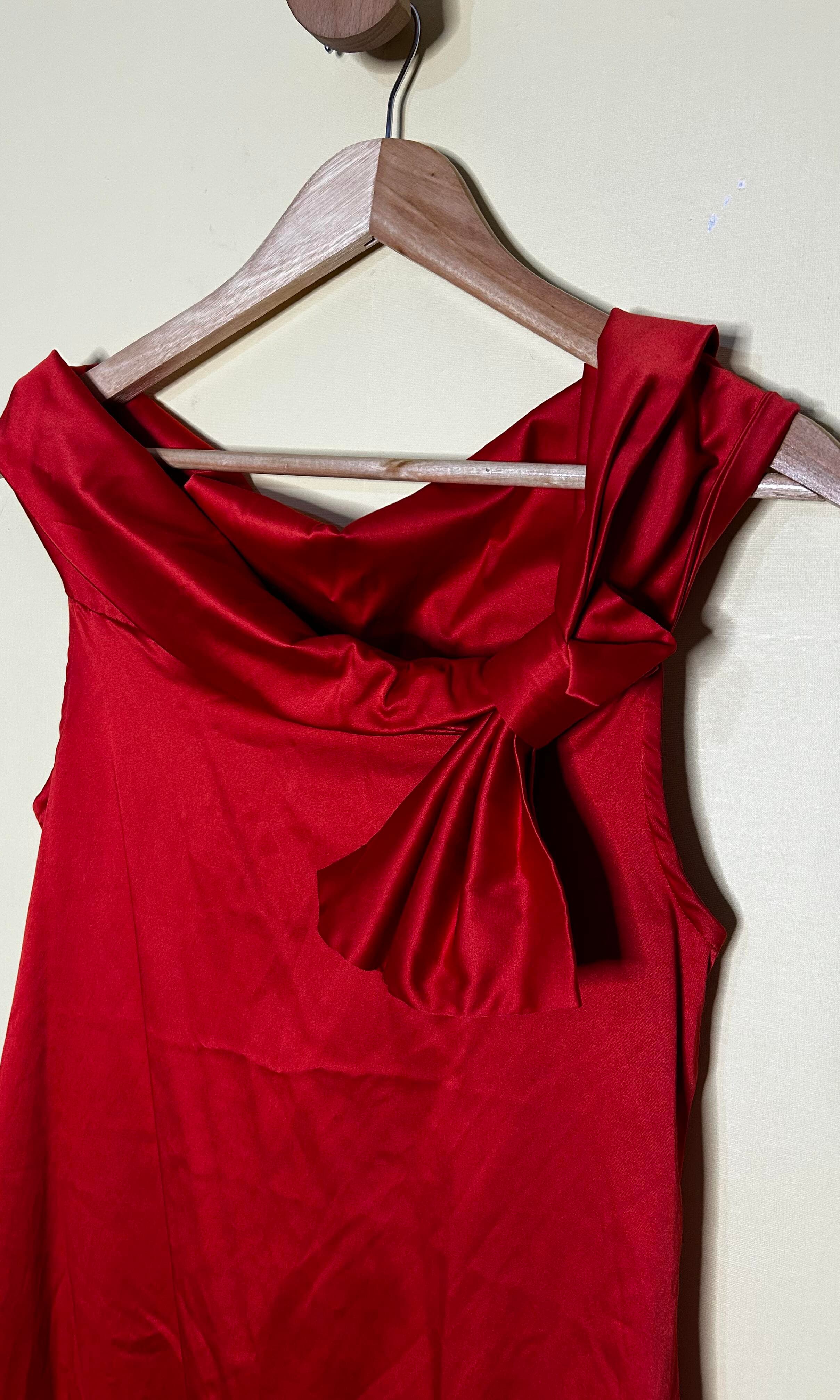 Vestido mini cetim laço no decote — foto 3