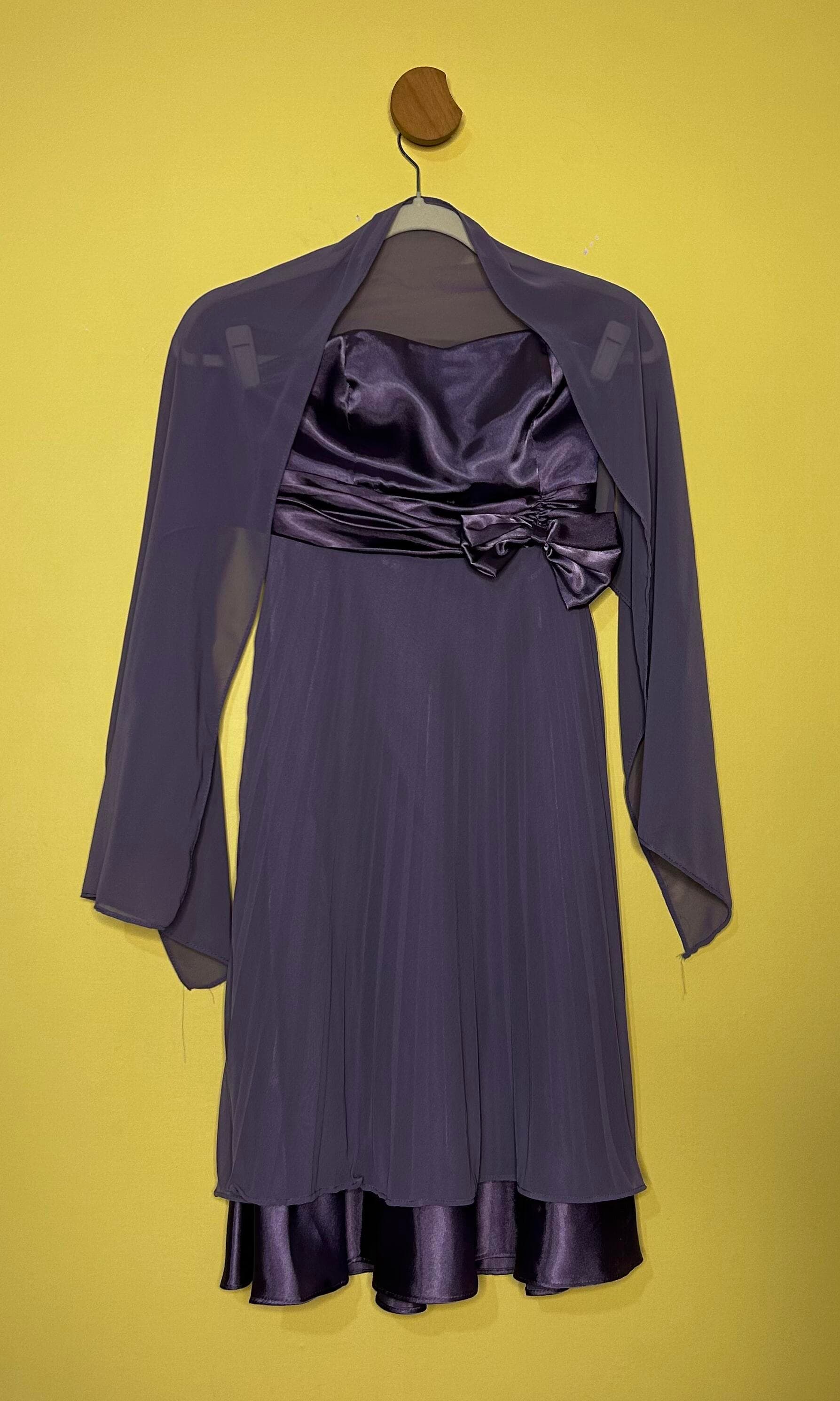 Vestido mini sem alça saia plissada c/ laço